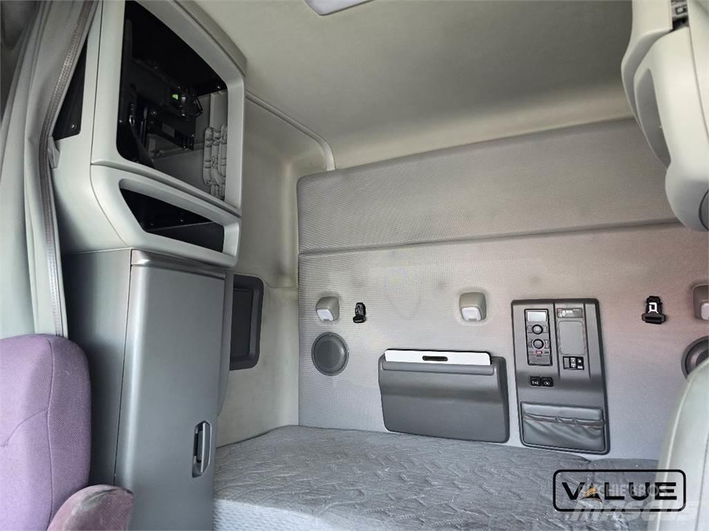 Volvo VNL740 Conventional Trucks / Tractor Trucks