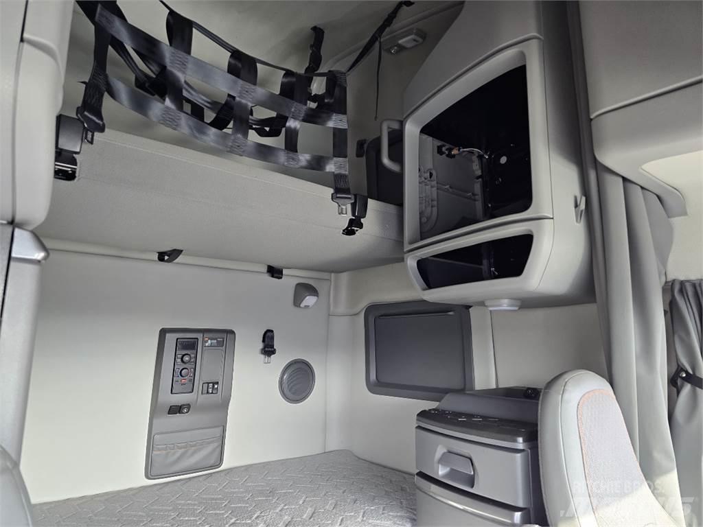 Volvo VNL760 Conventional Trucks / Tractor Trucks