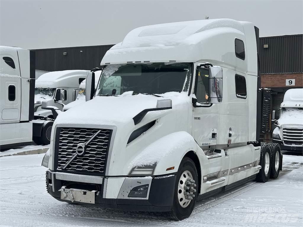 Volvo VNL860 Tractor Units