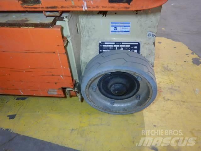 JLG 1230ES Vertical mast lifts