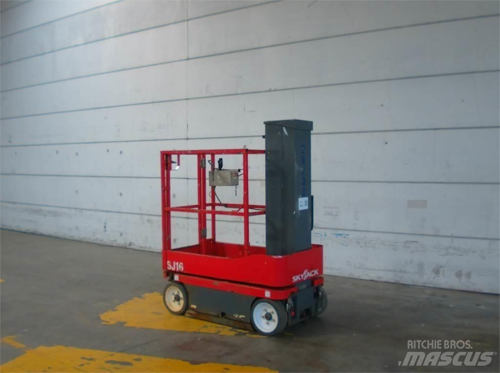 SkyJack SJ16 Vertical mast lifts