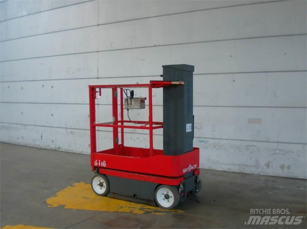 SkyJack SJ16 Vertical mast lifts