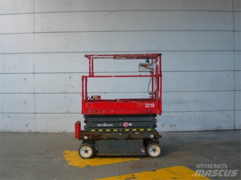 SkyJack SJ3219 Scissor Lifts