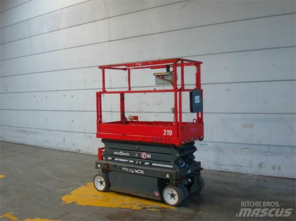 SkyJack SJ3219 Scissor Lifts