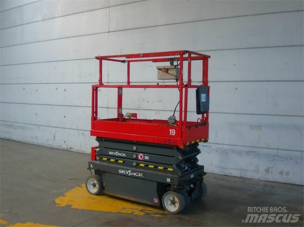 SkyJack SJ3219 Scissor Lifts