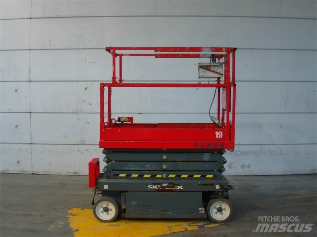 SkyJack SJ3219 Scissor Lifts
