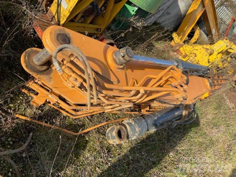 CASE CX245SR Booms and dippers