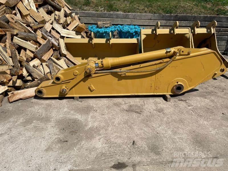 CAT 320 Booms and dippers
