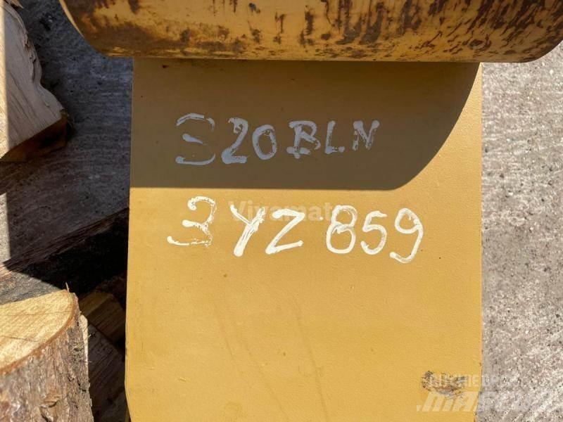 CAT 320 Booms and dippers