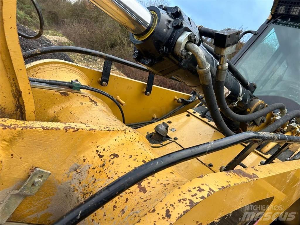 CAT 963D Crawler Loaders