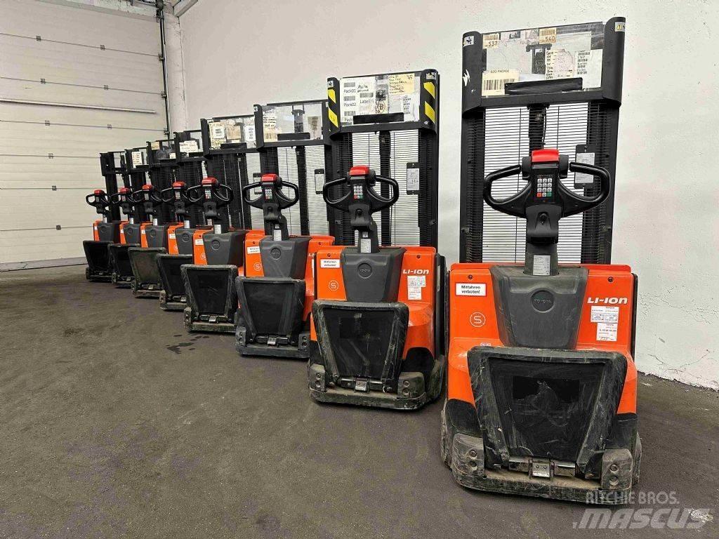 BT SWE 100 Pedestrian stacker
