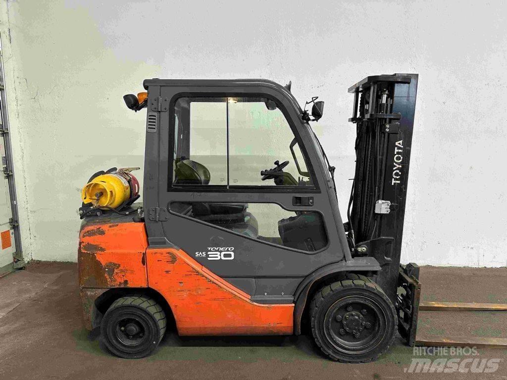 Toyota 02-8FGF30 LPG trucks
