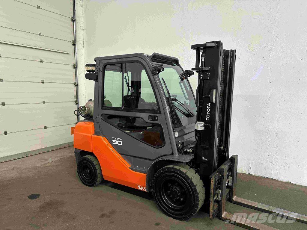 Toyota 02-8FGF30 LPG trucks