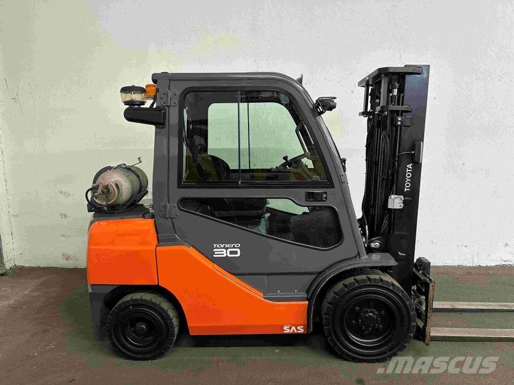 Toyota 02-8FGF30 LPG trucks