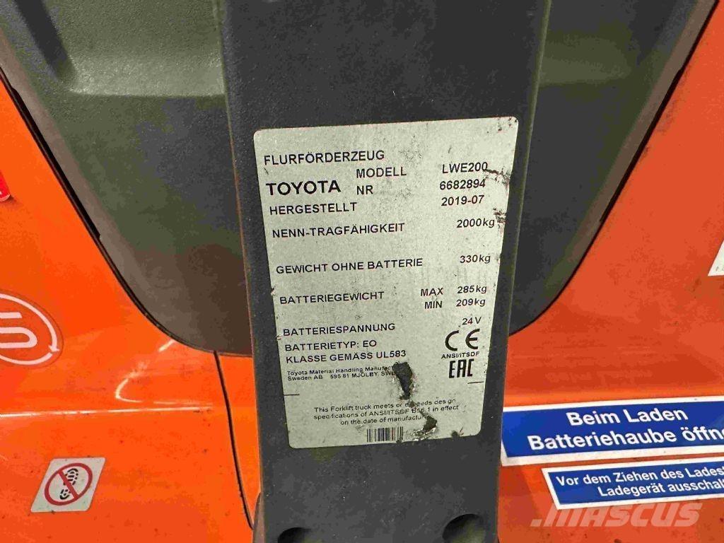 Toyota LWE 200 Low lifter