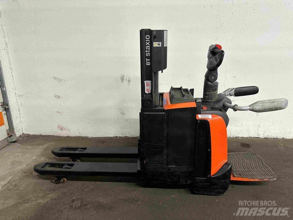 Toyota SPE 200 DN Pedestrian stacker