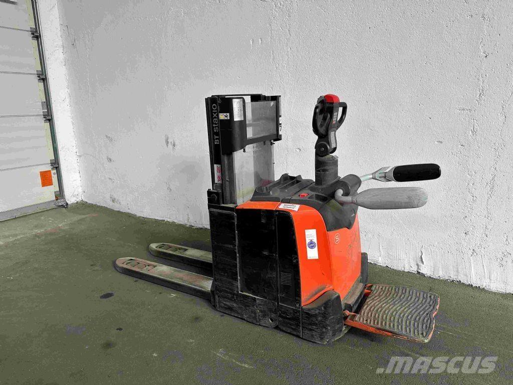 Toyota SPE 200 DN Pedestrian stacker