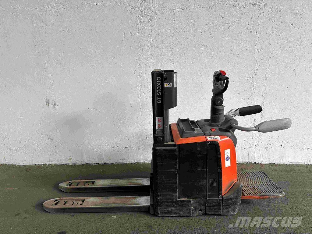 Toyota SPE 200 DN Pedestrian stacker