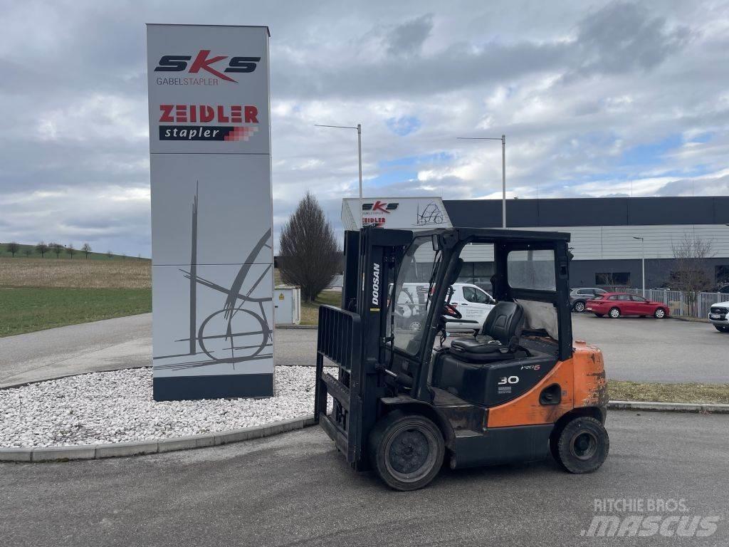Doosan D30S-5 Diesel Forklifts