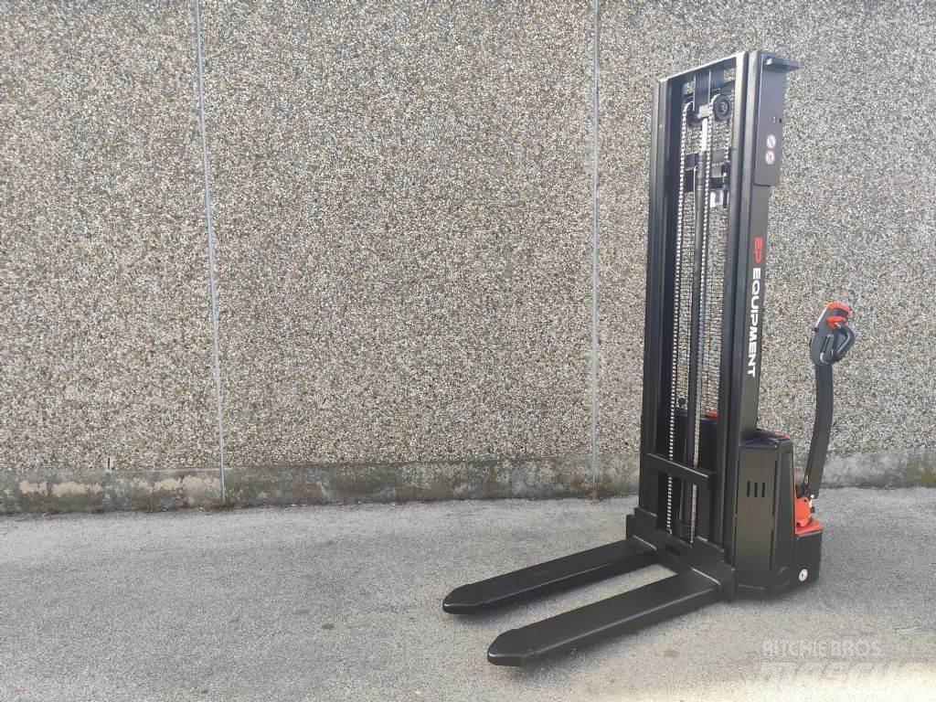EP  Pedestrian stacker