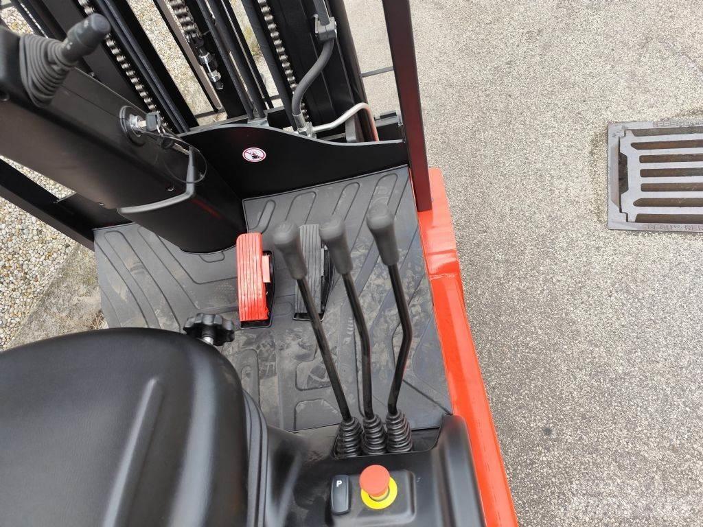 EP TCL101 Electric Forklifts