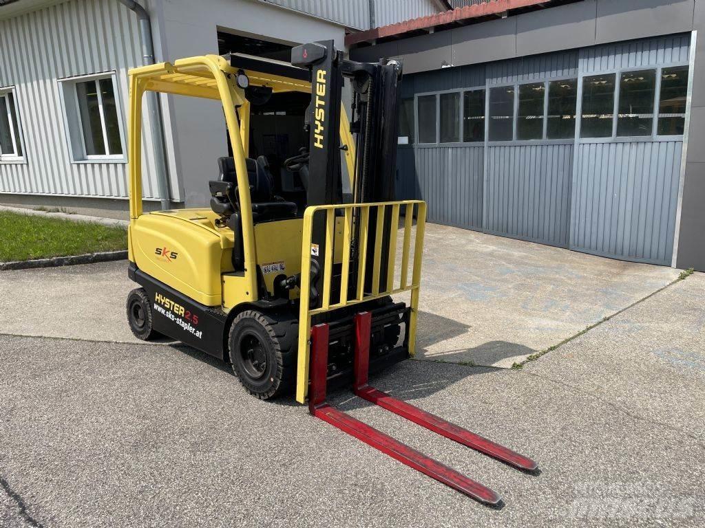 Hyster J2.5XN Electric Forklifts