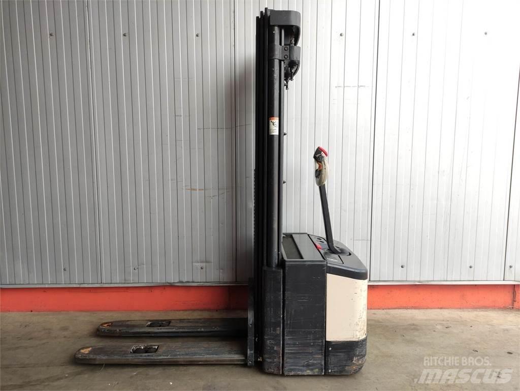 Crown WE2300-1.6-TT Pedestrian stacker