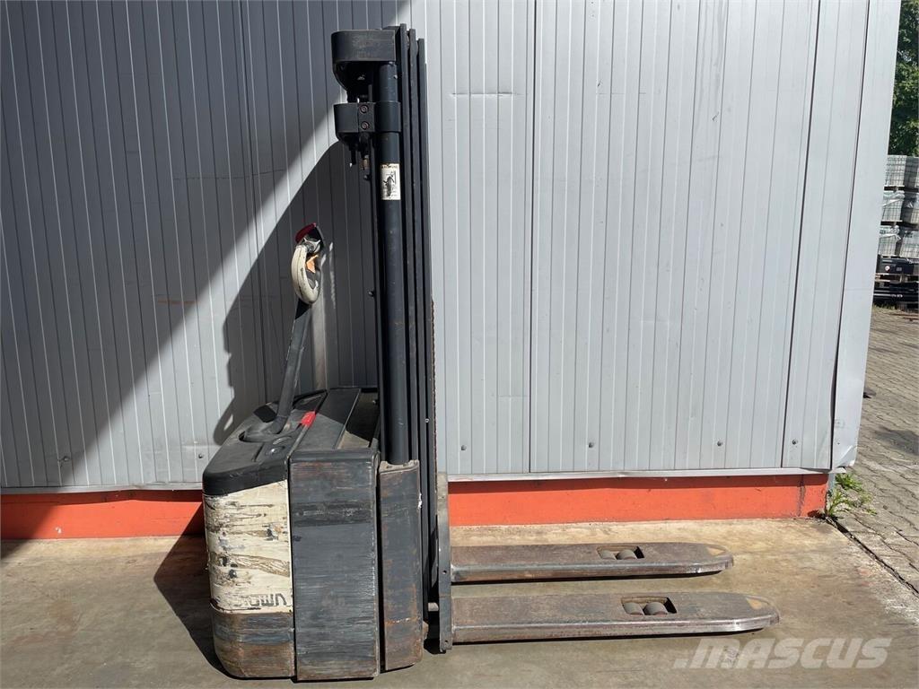 Crown WE2300 1.6 TT Pedestrian stacker