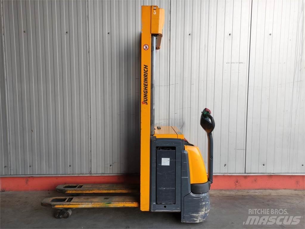 Jungheinrich EJC 212 Z Pedestrian stacker