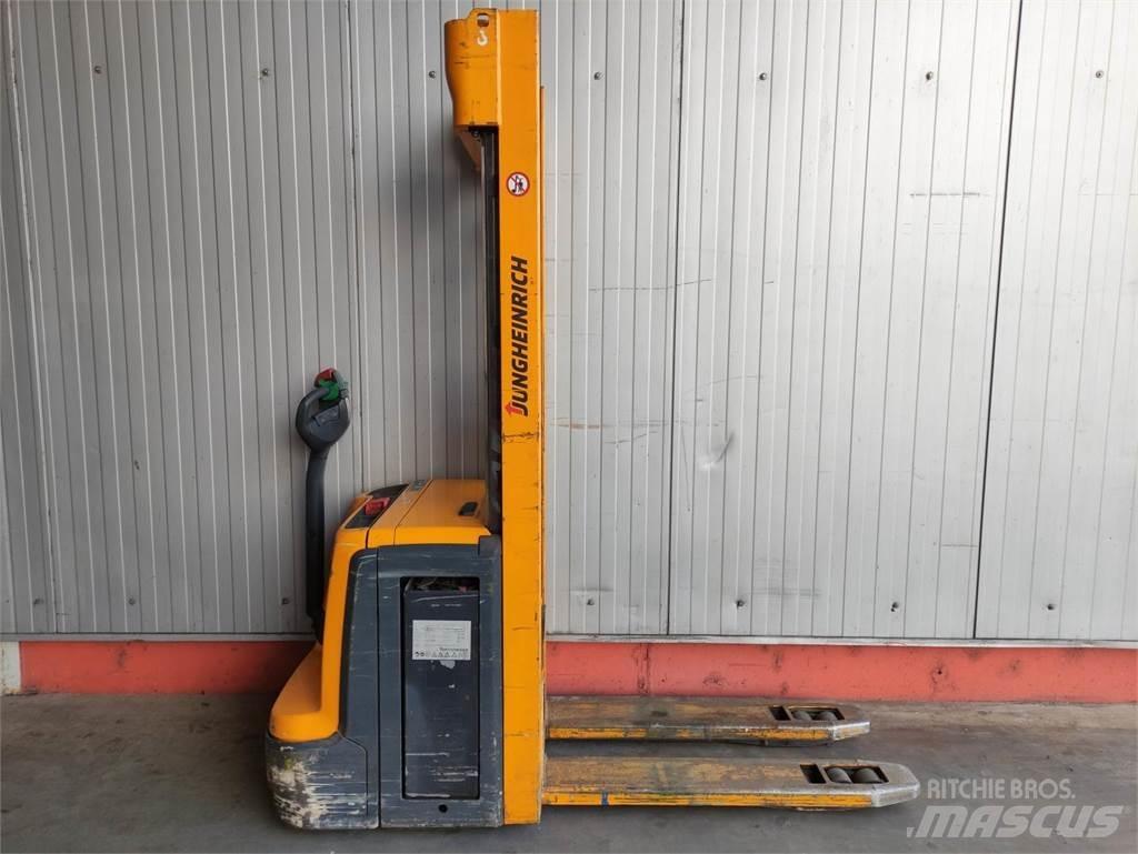 Jungheinrich EJC 212 Z Pedestrian stacker