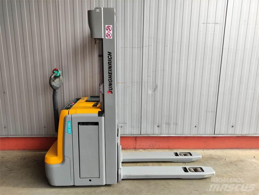 Jungheinrich EJC216z Pedestrian stacker