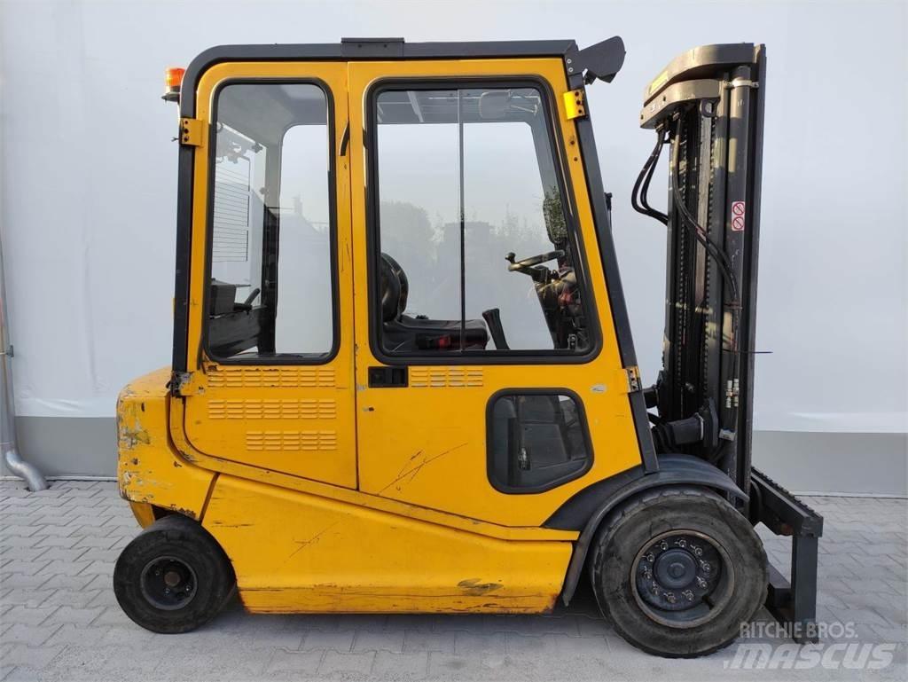 Om-Pimespo XE40 Electric Forklifts