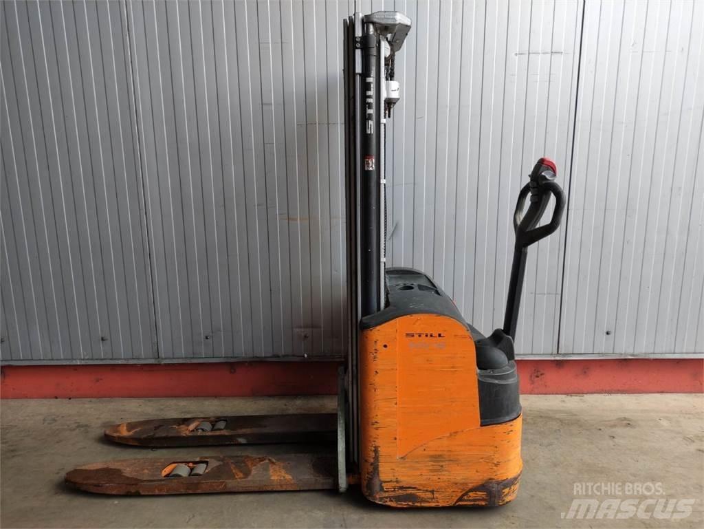 Still EGV 16 Pedestrian stacker