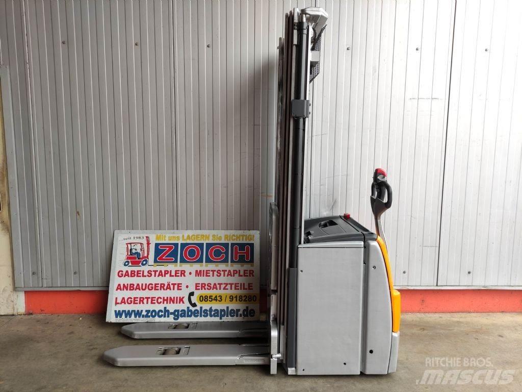 Still EXV 14 Pedestrian stacker