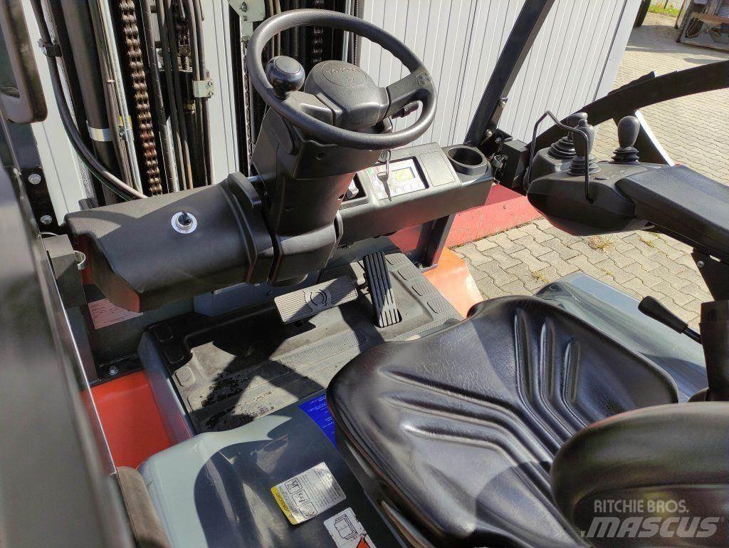 Toyota 8FBMT40 Electric Forklifts