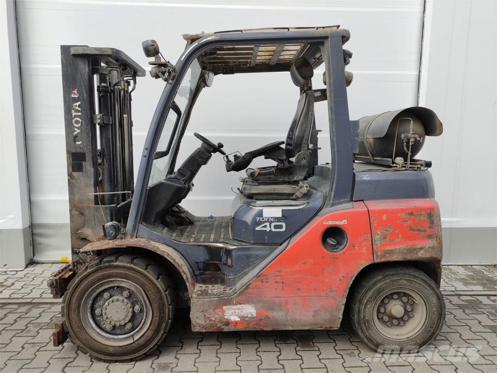 Toyota 8FG35N LPG trucks
