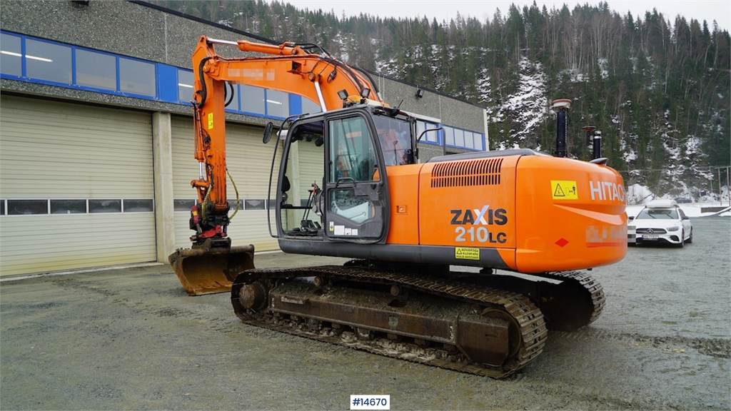 ZX210LC-3 Tracked excavator w/ 2 buckets, rotary t  Machineryscanner